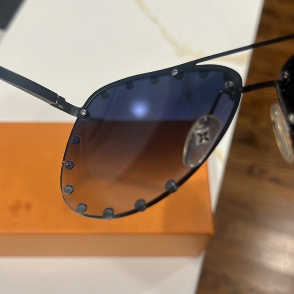 Studded LV Aviator sunglasses - Picture 5 of 11